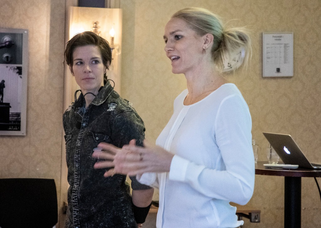 Gro og Anja Hammerseng Edin gjennomførte sitt foredrag helt uten baller, på en praktfull måte.